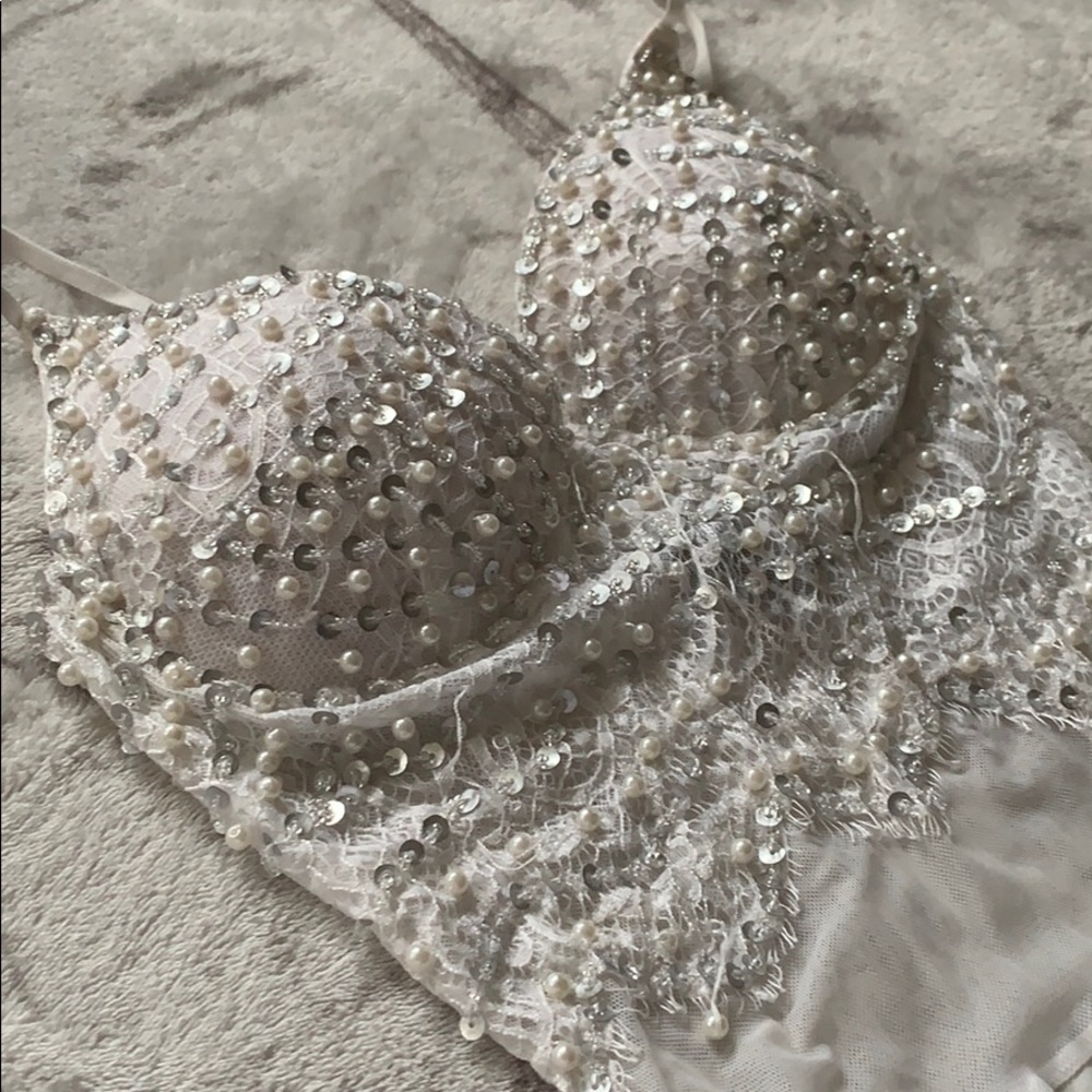 💎⭐️(WINDSOR)Jeweled sheer-white bodysuit.